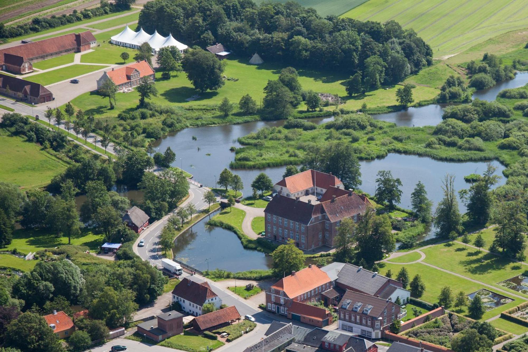 Den Gamle Kro Ved Gram Slot Esterno foto